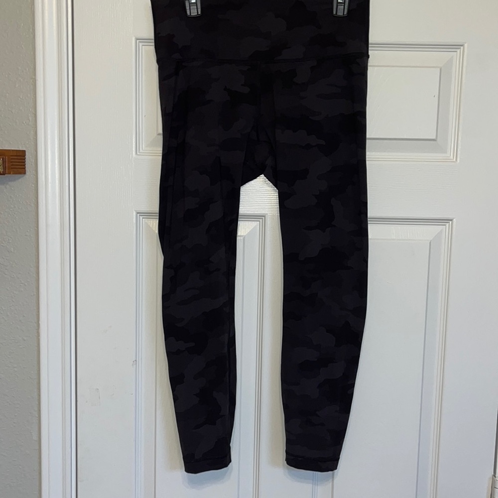 Black camo, Lululemon wonder train leggings